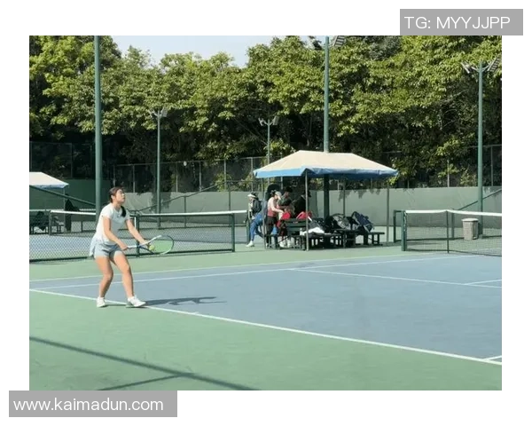 深圳网球队中路突破战术解析与应用探讨